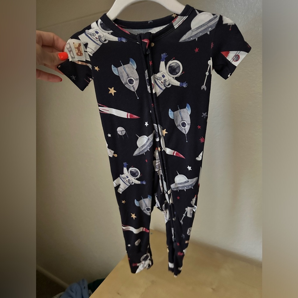 Bums&Roses short sleeve romper - space/astronaut